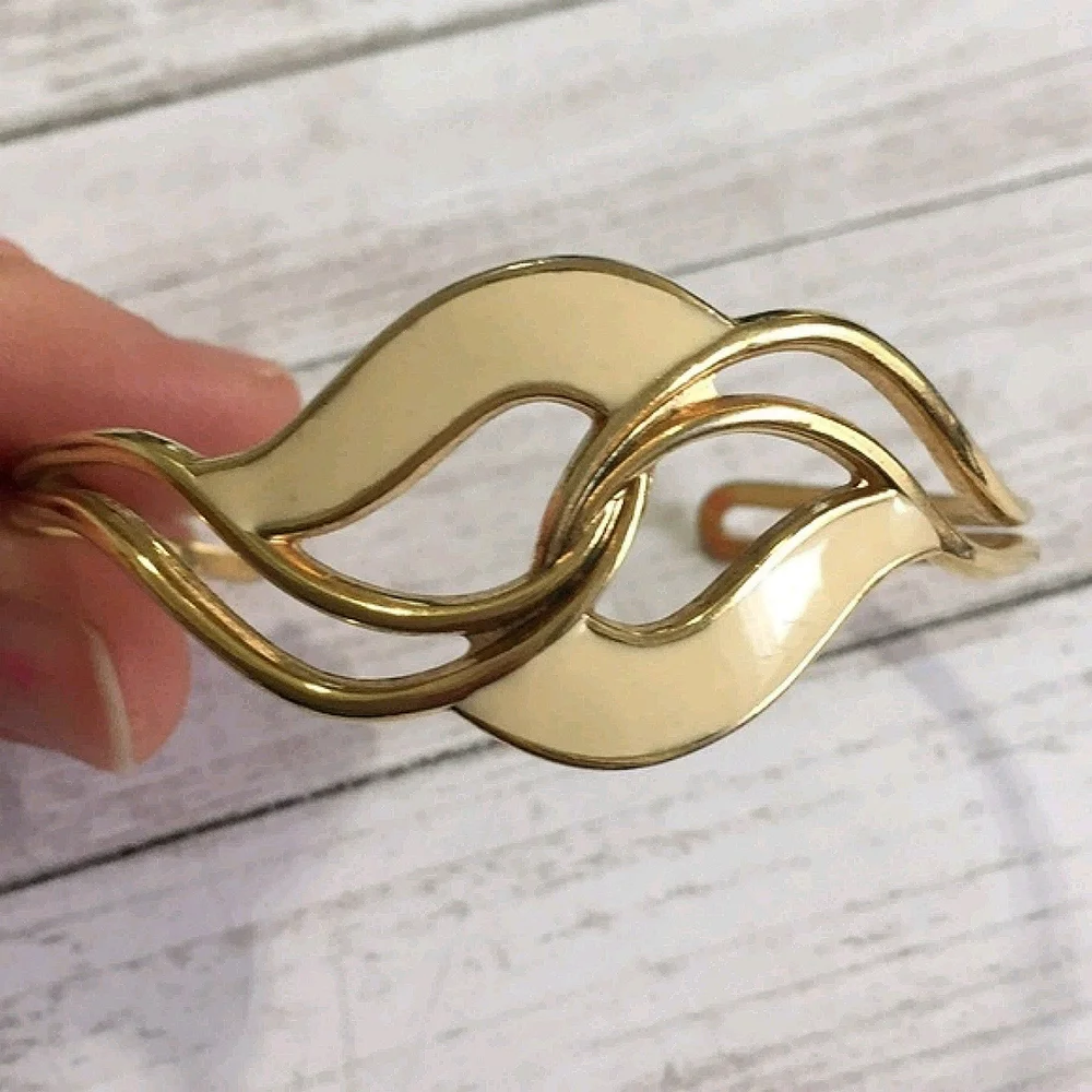 Vintage Avon Gold and enamel vintage bracelet cuff bracelet